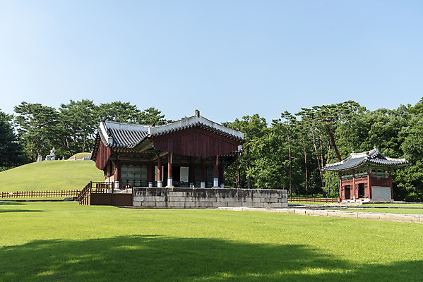 포토 JPG 주간 한국전통 여행 유적지 풍경 사람없음 야외 여름 관광지 세계문화유산 문화재 역사 한국사 조선시대 경종 비각 왕릉 정자각 조선왕릉 동구릉 혜릉 단의왕후 국내포토 구리시 자연요소 전통 계절 고건축 한국 왕 경기도 파일형식 왕후 구리_지역