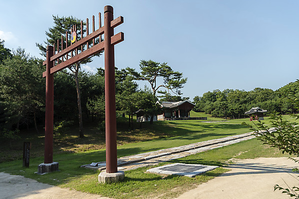 포토 JPG 주간 한국전통 여행 유적지 풍경 사람없음 야외 여름 관광지 세계문화유산 문화재 역사 한국사 조선시대 왕릉 조선왕릉 홍살문 동구릉 목릉 동원이강릉 선조 의인왕후 인목왕후 국내포토 구리시 자연요소 전통 계절 고건축 한국 왕 전통문 경기도 파일형식 왕후 구리_지역
