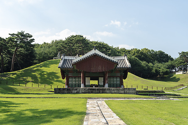 포토 JPG 주간 한국전통 여행 유적지 풍경 사람없음 야외 여름 관광지 세계문화유산 문화재 역사 한국사 조선시대 왕릉 정자각 조선왕릉 동구릉 목릉 동원이강릉 선조 의인왕후 인목왕후 국내포토 구리시 자연요소 전통 계절 고건축 한국 왕 경기도 파일형식 왕후 구리_지역