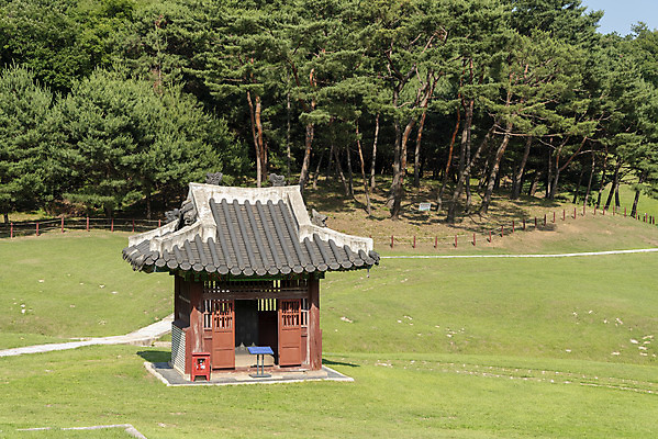 포토 JPG 주간 한국전통 여행 유적지 풍경 사람없음 야외 여름 관광지 세계문화유산 문화재 역사 한국사 조선시대 비각 왕릉 조선왕릉 동구릉 목릉 동원이강릉 선조 의인왕후 인목왕후 국내포토 구리시 자연요소 전통 계절 고건축 한국 왕 경기도 파일형식 왕후 구리_지역