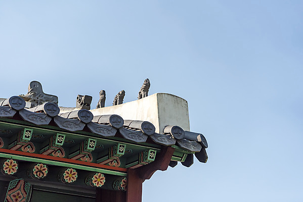 포토 JPG 주간 한국전통 로우앵글 여행 유적지 하늘 지붕 풍경 사람없음 야외 여름 관광지 세계문화유산 문화재 역사 한국사 조선시대 비각 왕릉 잡상 조선왕릉 동구릉 목릉 동원이강릉 선조 의인왕후 인목왕후 국내포토 구리시 자연요소 전통 계절 뷰포인트 고건축 한국 기와 왕 경기도 파일형식 왕후 구리_지역