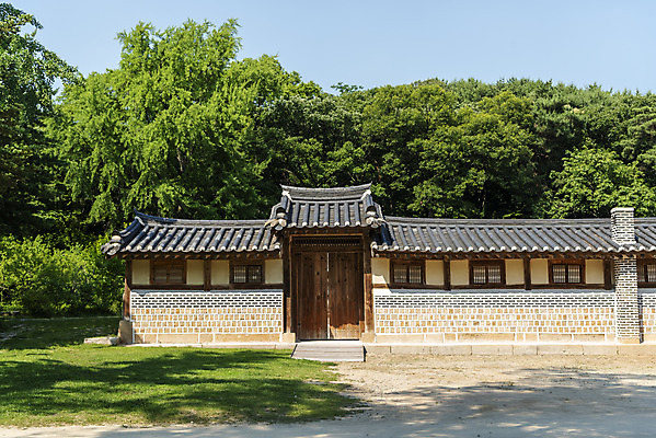 포토 JPG 주간 한국전통 여행 유적지 풍경 사람없음 야외 여름 관광지 세계문화유산 문화재 역사 한국사 조선시대 왕릉 재실 조선왕릉 동구릉 국내포토 구리시 자연요소 전통 계절 고건축 한국 경기도 파일형식 구리_지역