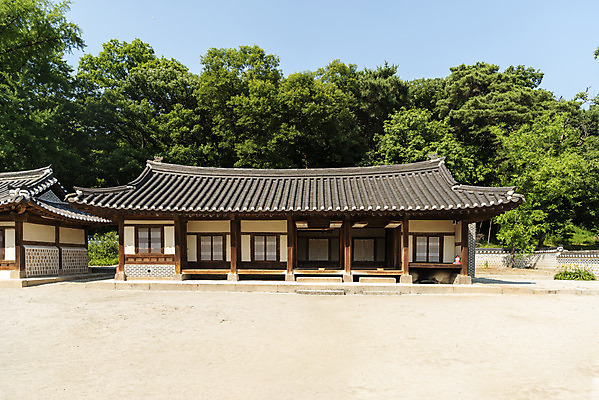 포토 JPG 주간 한국전통 여행 유적지 풍경 사람없음 야외 여름 관광지 세계문화유산 문화재 역사 한국사 조선시대 왕릉 재실 조선왕릉 동구릉 국내포토 구리시 자연요소 전통 계절 고건축 한국 경기도 파일형식 구리_지역