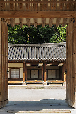 포토 JPG 주간 한국전통 여행 유적지 풍경 사람없음 야외 여름 관광지 세계문화유산 문화재 역사 한국사 조선시대 왕릉 재실 조선왕릉 동구릉 국내포토 구리시 자연요소 전통 계절 고건축 한국 경기도 파일형식 구리_지역
