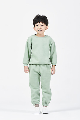 포토 JPG 스튜디오촬영 전신 남자 어린이 실내 건강 한명 서기 미소 앞모습 한국인 즐거움 흰배경 소년한명만 국내포토 1 감정 뷰포인트 백그라운드 모션 표정 사람 동양인 내부 흰색 남자한명만 소년만 파일형식