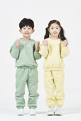 포토 JPG 스튜디오촬영 전신 여자 남자 어린이 응원 실내 건강 서기 미소 두명 앞모습 친구 파이팅 주먹 한국인 즐거움 흰배경 어린이만 국내포토 감정 뷰포인트 백그라운드 관계 모션 표정 사람 동양인 내부 흰색 파일형식