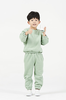 포토 JPG 스튜디오촬영 전신 남자 어린이 실내 건강 한명 서기 앞모습 한국인 우유 최고 즐거움 흰배경 소년한명만 국내포토 1 감정 뷰포인트 백그라운드 모션 유제품 사람 동양인 내부 흰색 남자한명만 소년만 파일형식