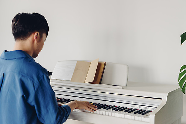 포토 JPG 스튜디오촬영 남자 악기 음악 연주 실내 한명 앉기 상반신 20대 성인 취미 뒷모습 한국인 피아노 즐거움 블로거 성인남자한명만 크리에이터 1인미디어 유튜버 국내포토 직업 1 감정 뷰포인트 모션 문화예술 사람 동양인 청년 내부 건반악기 방송 남자한명만 성인남자만 파일형식