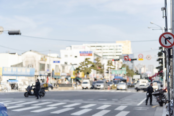 포토 JPG 주간 자동차 서울 풍경 야외 아웃포커스 도시풍경 도시 횡단보도 군중 을지로 국내포토 자연요소 육상교통 한국 촬영기법 사람 보행로 파일형식