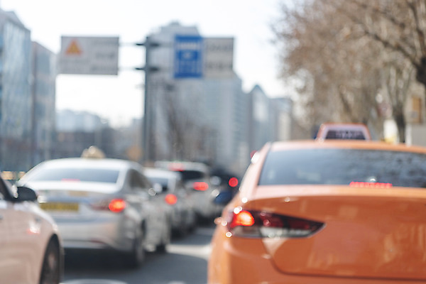 포토 JPG 주간 도로 교통 자동차 풍경 근접촬영 사람없음 야외 아웃포커스 도시풍경 고속도로 택시 러시아워 미세먼지 국내포토 자연요소 길 육상교통 뷰포인트 교통시설 승용차 촬영기법 도시 먼지 파일형식