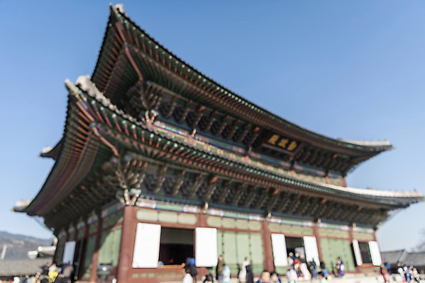 포토 JPG 주간 풍경 여러명 야외 아웃포커스 관광지 도시풍경 여행객 군중 경복궁 근정전 종로 국내포토 자연요소 여행 다수 서울 한국 촬영기법 사람 궁전 도시 파일형식