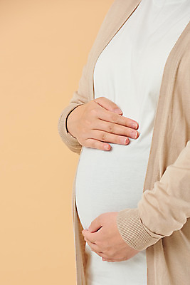 포토 JPG 스튜디오촬영 여자 가족 엄마 실내 건강 한명 서기 상반신 옆모습 30대 부모 임산부 임신 한국인 태교 태아 노란배경 국내포토 1 뷰포인트 백그라운드 관계 모션 사람 동양인 내부 장년 노란색 파일형식