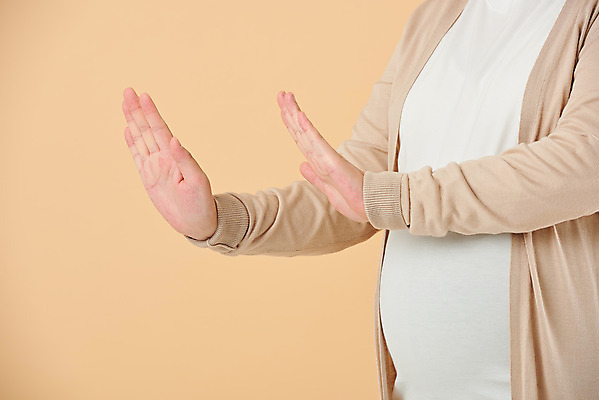 포토 JPG 스튜디오촬영 여자 가족 엄마 실내 건강 한명 서기 상반신 옆모습 30대 부모 임산부 임신 한국인 거절 태교 태아 노란배경 국내포토 1 뷰포인트 백그라운드 컨셉 관계 모션 사람 동양인 내부 장년 노란색 파일형식