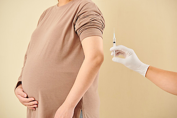 포토 JPG 스튜디오촬영 손 여자 가족 엄마 실내 건강 주사기 한명 서기 상반신 옆모습 신체부위 30대 부모 임산부 임신 한국인 태교 태아 노란배경 국내포토 1 뷰포인트 백그라운드 관계 의료기기 모션 사람 동양인 내부 장년 노란색 파일형식