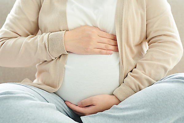 포토 JPG 스튜디오촬영 여자 가족 엄마 실내 건강 한명 앉기 상반신 앞모습 30대 부모 갈색 임산부 임신 한국인 태교 태아 국내포토 1 뷰포인트 컬러 관계 모션 사람 동양인 내부 장년 파일형식