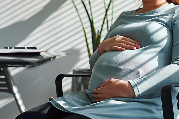 포토 JPG 스튜디오촬영 여자 회사 가족 엄마 휴식 실내 건강 한명 앉기 상반신 옆모습 30대 부모 사무실 임산부 임신 한국인 태교 태아 워킹맘 국내포토 1 뷰포인트 컨셉 비즈니스 관계 모션 사람 동양인 내부 장년 비즈니스우먼 파일형식