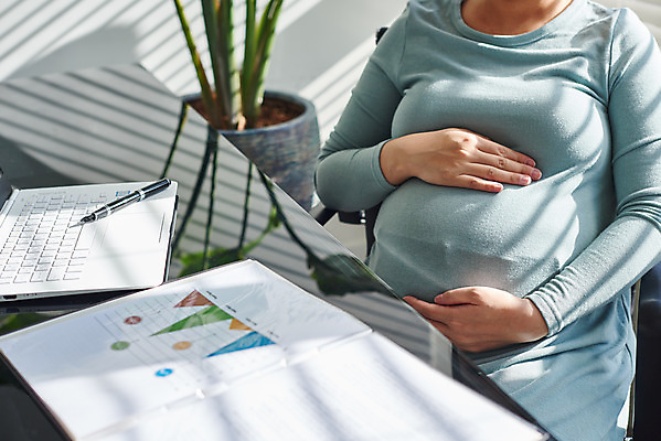 포토 JPG 스튜디오촬영 여자 회사 가족 엄마 휴식 실내 건강 한명 앉기 상반신 옆모습 30대 부모 사무실 임산부 임신 한국인 태교 태아 워킹맘 국내포토 1 뷰포인트 컨셉 비즈니스 관계 모션 사람 동양인 내부 장년 비즈니스우먼 파일형식