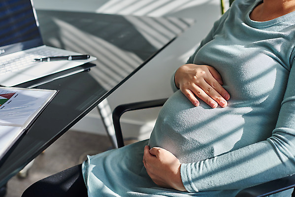 포토 JPG 스튜디오촬영 여자 회사 가족 엄마 휴식 실내 건강 한명 앉기 상반신 옆모습 30대 부모 사무실 임산부 임신 한국인 태교 태아 워킹맘 국내포토 1 뷰포인트 컨셉 비즈니스 관계 모션 사람 동양인 내부 장년 비즈니스우먼 파일형식