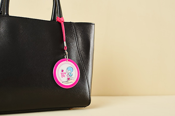 포토 JPG 스튜디오촬영 가방 실내 건강 사람없음 임산부 임신 핸드백 오브젝트 노란배경 국내포토 잡화 백그라운드 내부 노란색 파일형식