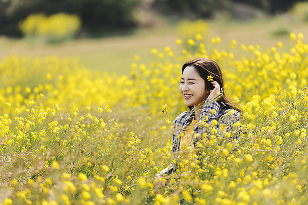 포토 JPG 주간 여자 여행 데이트 한명 미소 상반신 20대 성인 야외 옆모습 제주도 노란색 봄 한국인 즐거움 유채 산방산 유채밭 성인여자한명만 국내포토 자연요소 1 계절 꽃 감정 뷰포인트 컬러 밭 산 한국 표정 사람 동양인 청년 여자한명만 성인여자만 파일형식