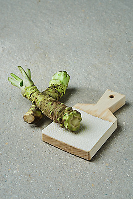 포토 JPG 스튜디오촬영 채소 식재료 회색배경 실내 사람없음 회색 소스 고추냉이 강판 생와사비 국내포토 컬러 백그라운드 내부 양념 파일형식