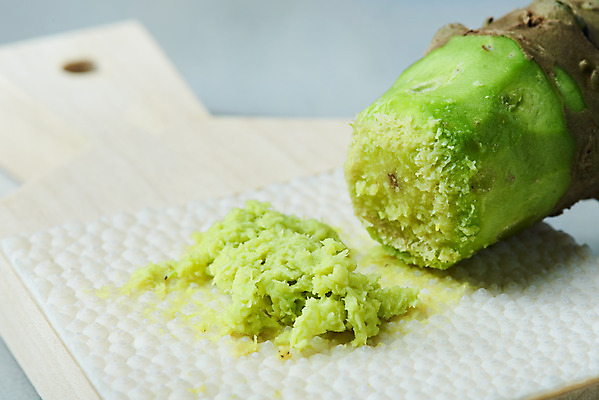 포토 JPG 스튜디오촬영 채소 식재료 회색배경 실내 근접촬영 사람없음 초록색 소스 고추냉이 강판 생와사비 국내포토 뷰포인트 컬러 백그라운드 내부 회색 양념 파일형식