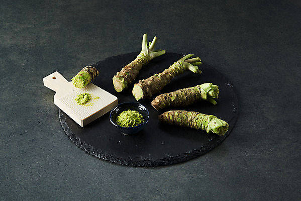 포토 JPG 스튜디오촬영 채소 식재료 검은배경 실내 사람없음 검은색 소스 고추냉이 강판 생와사비 국내포토 컬러 백그라운드 내부 양념 파일형식