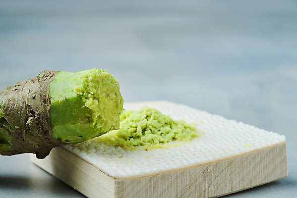 포토 JPG 스튜디오촬영 채소 식재료 회색배경 실내 근접촬영 사람없음 회색 소스 고추냉이 강판 생와사비 국내포토 뷰포인트 컬러 백그라운드 내부 양념 파일형식