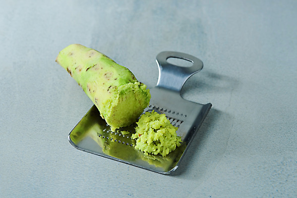 포토 JPG 스튜디오촬영 채소 식재료 회색배경 실내 사람없음 회색 소스 고추냉이 강판 생와사비 국내포토 컬러 백그라운드 내부 양념 파일형식