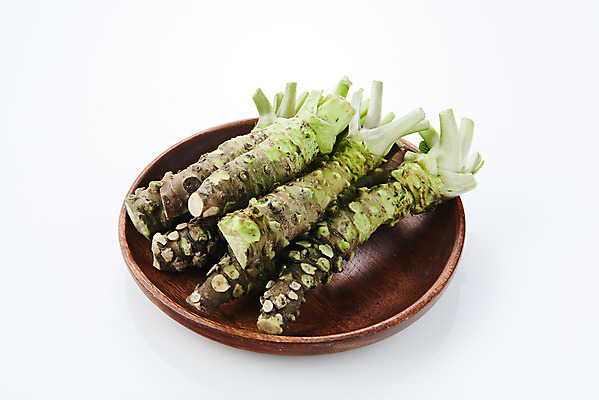 포토 JPG 스튜디오촬영 접시 채소 식재료 실내 사람없음 흰색 소스 고추냉이 흰배경 나무접시 생와사비 국내포토 식기 컬러 백그라운드 내부 양념 파일형식