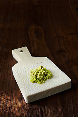 포토 JPG 스튜디오촬영 채소 식재료 실내 사람없음 갈색 소스 고추냉이 강판 생와사비 나무배경 국내포토 컬러 백그라운드 내부 양념 파일형식