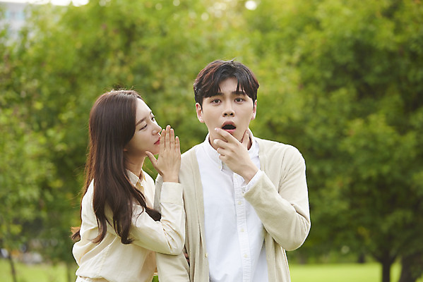 포토 JPG 주간 커플 공원 여자 교육 남자 대학생 대학생라이프 대화 서기 상반신 20대 청년 성인 야외 두명 앞모습 옆모습 친구 청춘 캠퍼스라이프 놀람 우정 한국인 비밀 귓속말 즐거움 대학교 소문 성인만 국내포토 자연요소 학생 라이프스타일 공공시설 감정 뷰포인트 컨셉 학교 관계 모션 표정 말하기 사람 동양인 파일형식