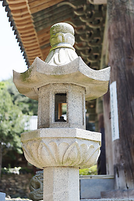 포토 JPG 주간 불교 한국 근접촬영 사람없음 야외 관광지 사찰 석등 흥국사 국내포토 자연요소 아시아 종교 뷰포인트 여행 종교건축 여수 파일형식