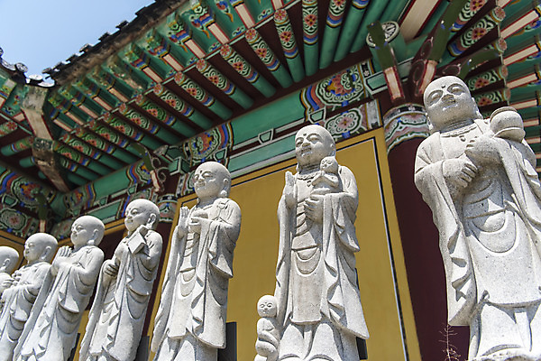 포토 JPG 주간 로우앵글 불교 한국 사람없음 야외 관광지 사찰 승려 석상 흥국사 국내포토 자연요소 아시아 종교 뷰포인트 여행 종교건축 성직자 여수 파일형식