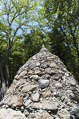 포토 JPG 주간 공원 불교 한국 사람없음 야외 관광지 돌_바위 사찰 소원 소원탑 염원 흥국사 백팔돌탑 국내포토 자연요소 공공시설 아시아 종교 여행 종교건축 탑 돌탑 여수 파일형식