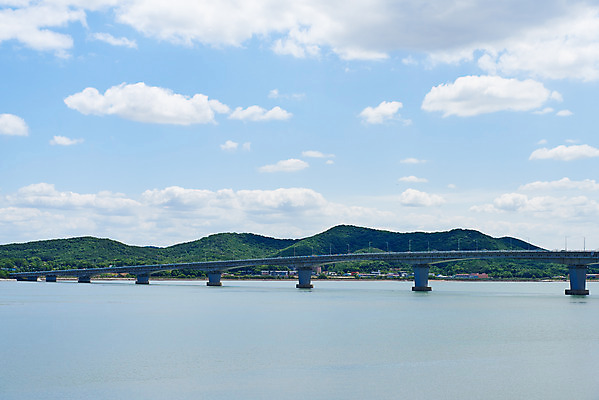 포토 JPG 주간 구름 여행 하늘 풍경 사람없음 야외 관광지 봄 강화도 국내여행 명승지 초지대교 국내포토 자연요소 계절 다리_건축물 인천 파일형식