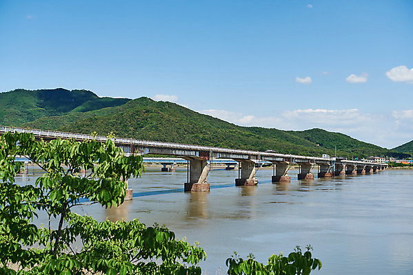 포토 JPG 주간 구름 여행 하늘 풍경 사람없음 야외 관광지 봄 강화도 국내여행 명승지 강화대교 국내포토 자연요소 계절 다리_건축물 인천 파일형식