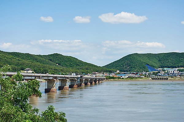 포토 JPG 주간 구름 무료이미지 여행 하늘 풍경 사람없음 야외 관광지 봄 강화도 국내여행 명승지 강화대교 국내포토 자연요소 계절 다리_건축물 인천 파일형식