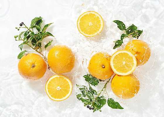 포토 JPG 스튜디오촬영 물결 백그라운드 잎 오렌지 과일 단면 실내 사람없음 물 하이앵글 여러개 흰색 오브젝트 흰배경 싱그러움 플랫레이 국내포토 자연요소 식물 뷰포인트 컬러 다수 내부 플랫 파일형식