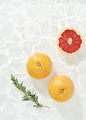 포토 JPG 스튜디오촬영 물결 백그라운드 잎 과일 단면 실내 사람없음 세명 물 하이앵글 흰색 자몽 오브젝트 흰배경 싱그러움 플랫레이 국내포토 자연요소 식물 뷰포인트 컬러 사람 내부 플랫 파일형식