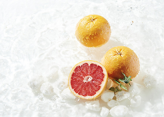 포토 JPG 스튜디오촬영 물결 백그라운드 과일 단면 실내 사람없음 세명 물 하이앵글 조약돌 흰색 자몽 오브젝트 흰배경 아이비 싱그러움 플랫레이 국내포토 자연요소 식물 뷰포인트 컬러 사람 내부 돌_바위 플랫 파일형식