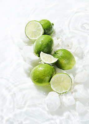 포토 JPG 스튜디오촬영 물결 과일 단면 실내 사람없음 물 여러개 조약돌 흰색 오브젝트 흰배경 라임 싱그러움 국내포토 자연요소 컬러 다수 백그라운드 내부 돌_바위 파일형식