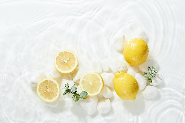 포토 JPG 스튜디오촬영 물결 과일 단면 실내 사람없음 물 하이앵글 여러개 조약돌 흰색 레몬 오브젝트 흰배경 싱그러움 유칼립투스 플랫레이 국내포토 자연요소 식물 뷰포인트 컬러 다수 백그라운드 내부 돌_바위 플랫 파일형식