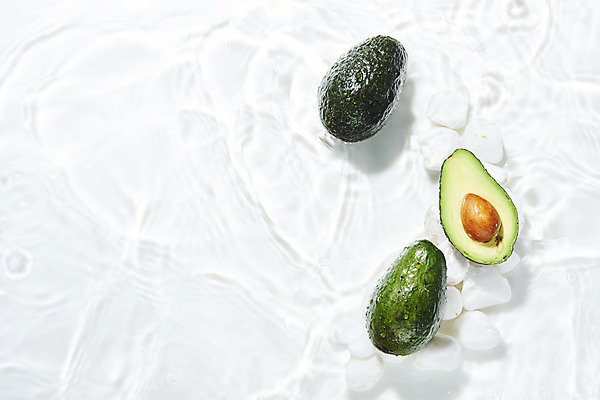포토 JPG 스튜디오촬영 물결 백그라운드 과일 단면 실내 사람없음 물 하이앵글 조약돌 흰색 세개 오브젝트 흰배경 아보카도 싱그러움 플랫레이 국내포토 자연요소 뷰포인트 컬러 3 내부 돌_바위 플랫 파일형식