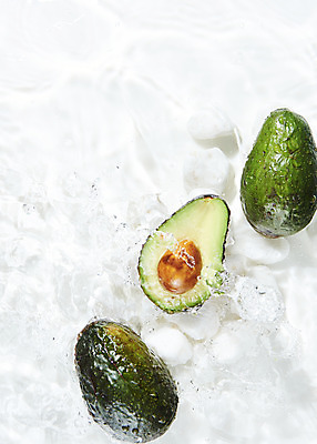 포토 JPG 스튜디오촬영 물결 과일 단면 실내 사람없음 물 하이앵글 조약돌 흰색 세개 오브젝트 흰배경 아보카도 싱그러움 플랫레이 국내포토 자연요소 뷰포인트 컬러 백그라운드 3 내부 돌_바위 플랫 파일형식