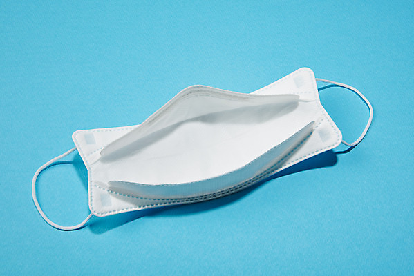 포토 JPG 스튜디오촬영 실내 마스크 사람없음 하이앵글 한개 바이러스 질병 사회이슈 예방 파란배경 감염 폐렴 플랫레이 국내포토 1 뷰포인트 백그라운드 컨셉 의학 내부 파란색 플랫 파일형식