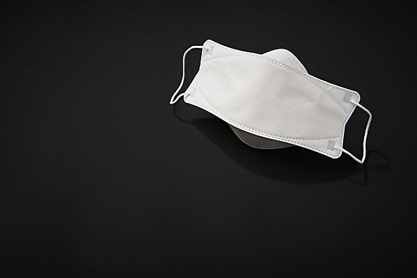 포토 JPG 스튜디오촬영 검은배경 실내 마스크 사람없음 한개 바이러스 질병 사회이슈 예방 감염 폐렴 국내포토 1 백그라운드 컨셉 의학 내부 검은색 파일형식