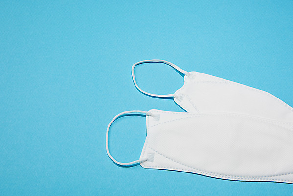 포토 JPG 스튜디오촬영 실내 마스크 사람없음 하이앵글 두개 바이러스 질병 사회이슈 예방 파란배경 감염 폐렴 플랫레이 국내포토 뷰포인트 백그라운드 컨셉 2 의학 내부 파란색 플랫 파일형식