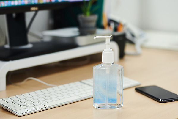 포토 JPG 회사 비즈니스 실내 사람없음 사무실 바이러스 질병 사회이슈 책상 예방 감염 폐렴 손세정제 손소독제 손소독 국내포토 가구 컨셉 의학 내부 세정제 소독 소독제 파일형식