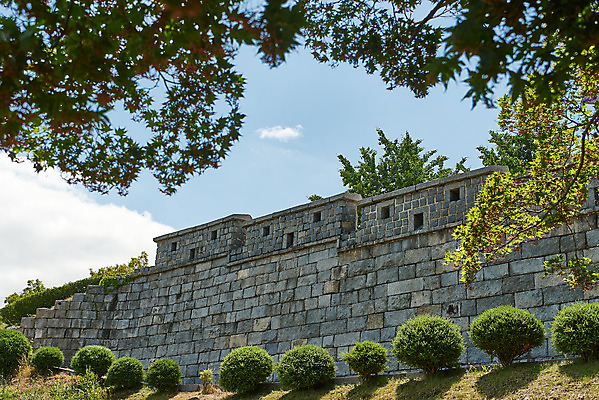포토 JPG 주간 여행 한국건축 유적지 하늘 나뭇잎 풍경 사람없음 야외 관광지 봄 문화재 역사 한국사 성벽 강화도 국내여행 명승지 사적지 강화덕진진 국내포토 자연요소 계절 건축 고건축 잎 인천 파일형식
